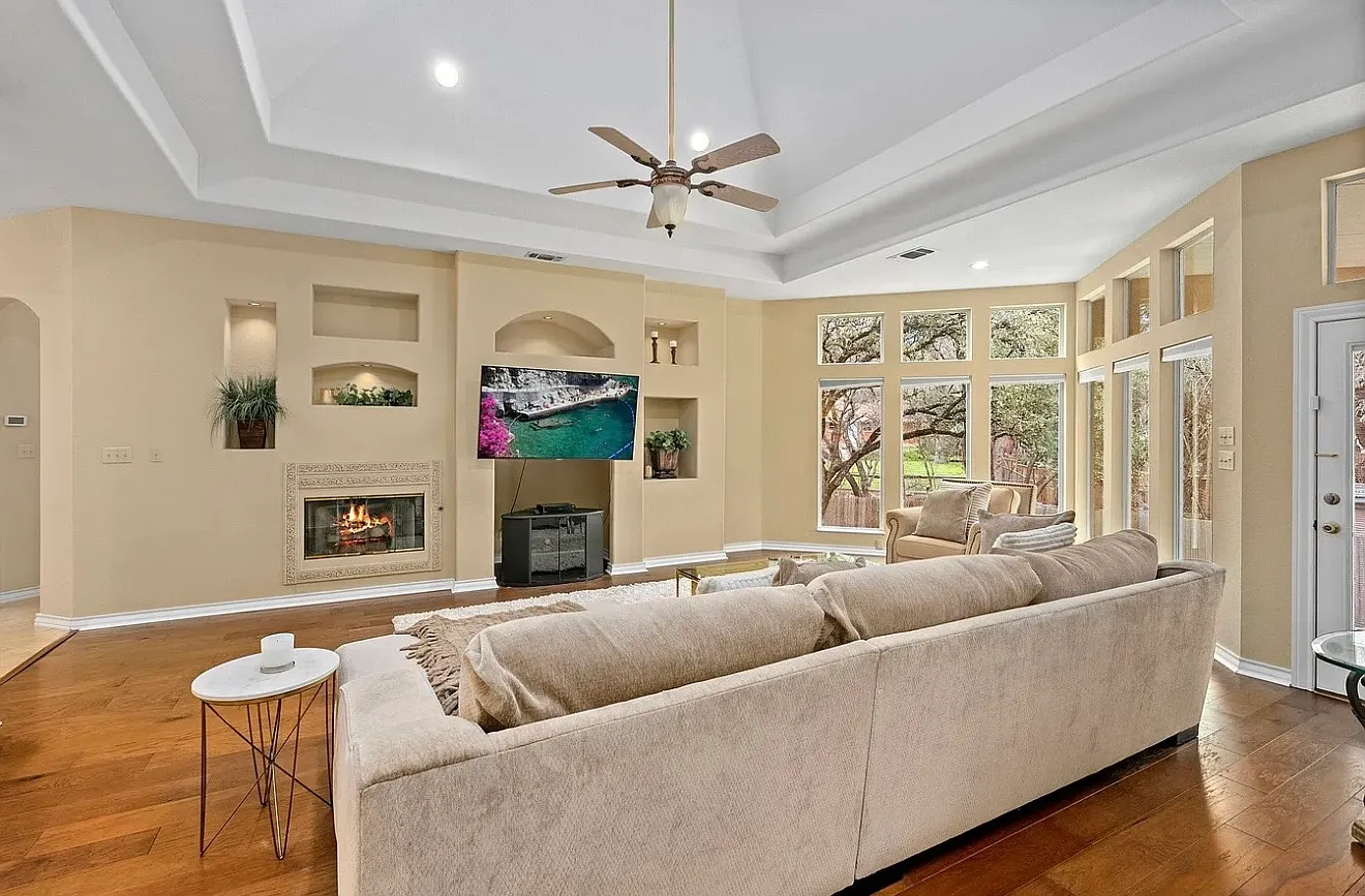 3 bed, 2.5 bath, 2737 sqft, $2,950 — Photo 3