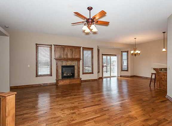 3rd image of 619 S Wren Field Dr