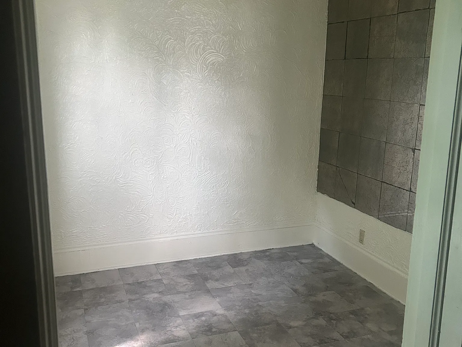 3 bed, $975 — Photo 2