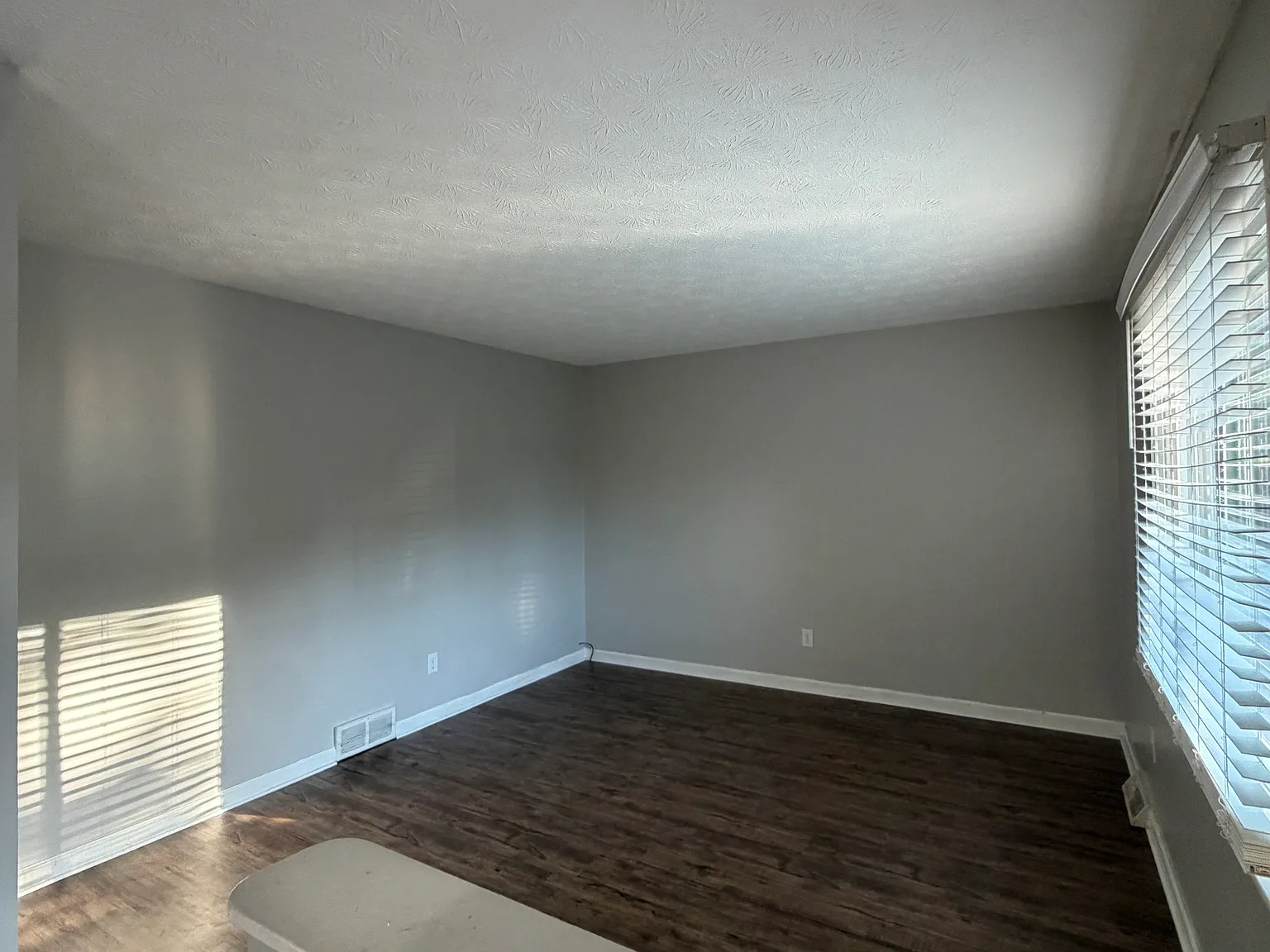 3 bed, 1.5 bath, 1176 sqft, $1,650 — Photo 4