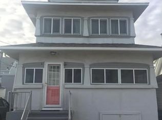8 Jamaica Ct, East Haven, CT 06512