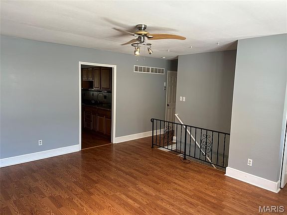 3rd image of 691 Walnut Point Ct