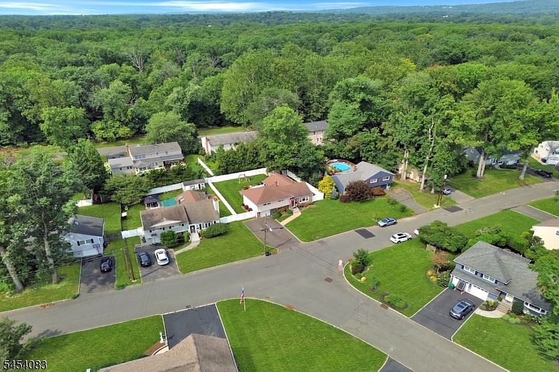 1st image of 9 Brookdale Rd