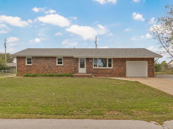 305 S Delaware Street, Nixa, MO 65714