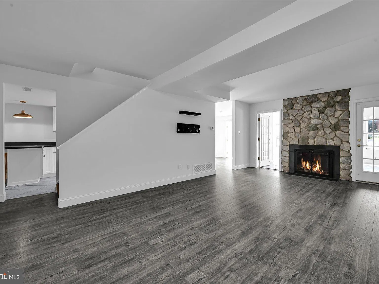 3 bed, 2.5 bath, 2279 sqft, $2,900 — Photo 4