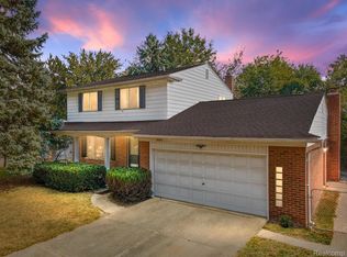 30140 Westwood Dr, Madison Heights, MI