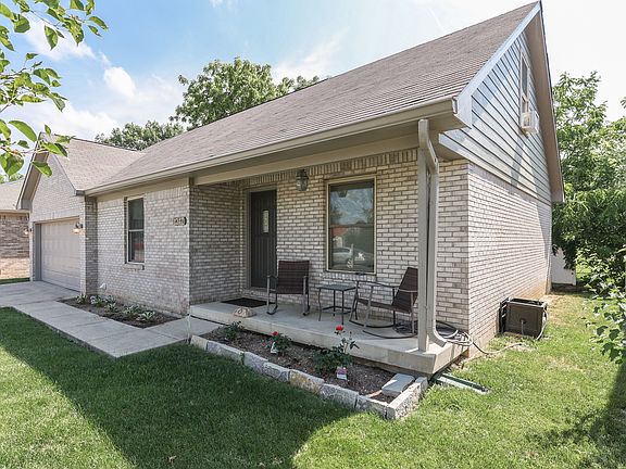 2nd image of 1247 Glenhall Cir