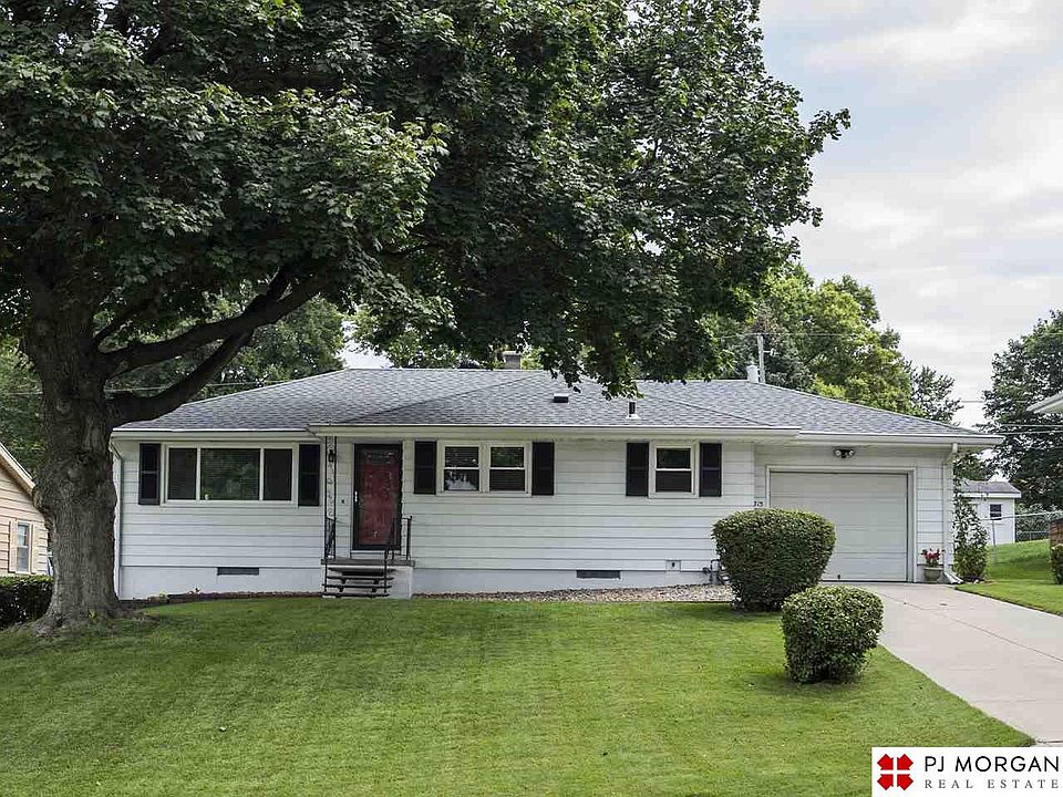 1st image of 2715 S 49th St