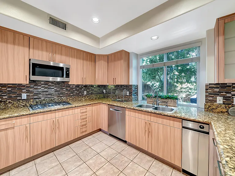 19316 Lavi Ct — Photo 43