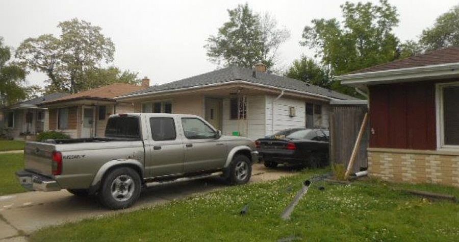 2nd image of 4208 Olive St