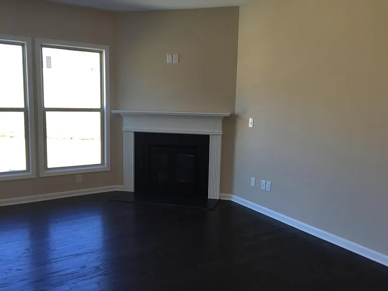 1735 Hampton Oaks Dr — Photo 5