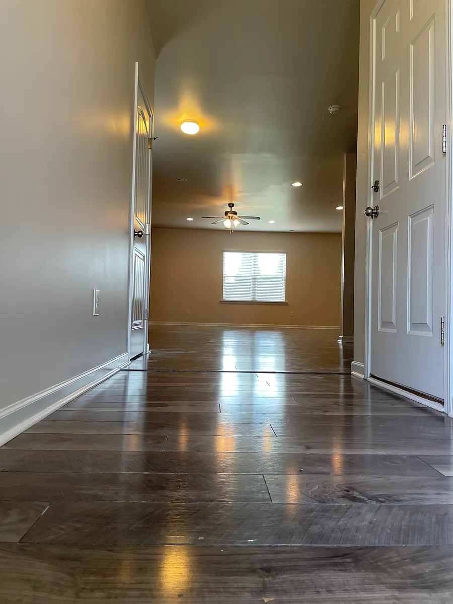 Main entry - 2645 Averon Dr