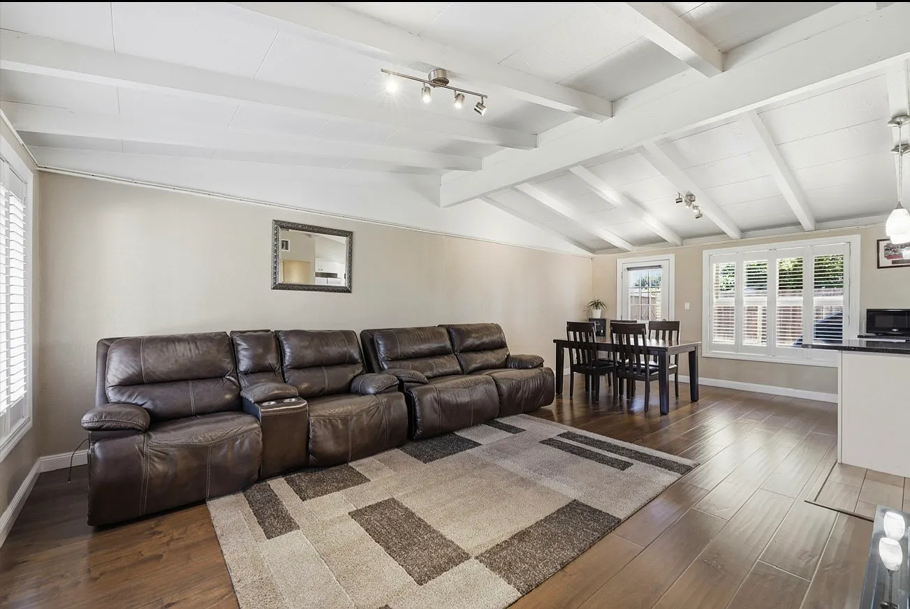 1101 Palamos Ave — Photo 2