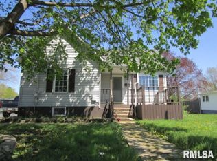 1267 E Chestnut St, Canton, IL 61520