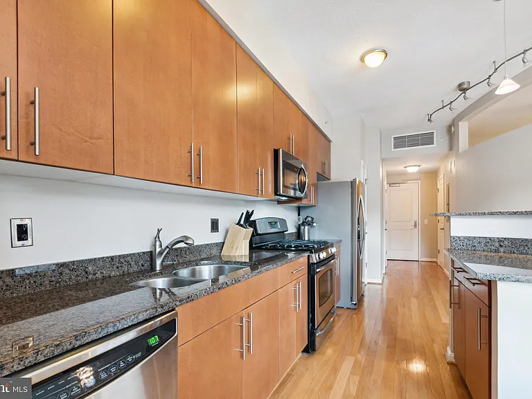 1390 Kenyon St NW #519 — Photo 9