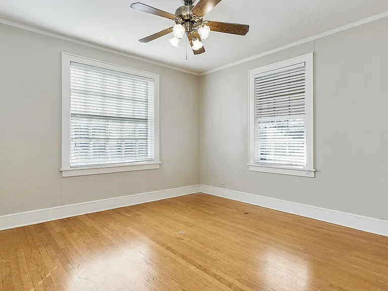 504 Gladstone Blvd — Photo 7