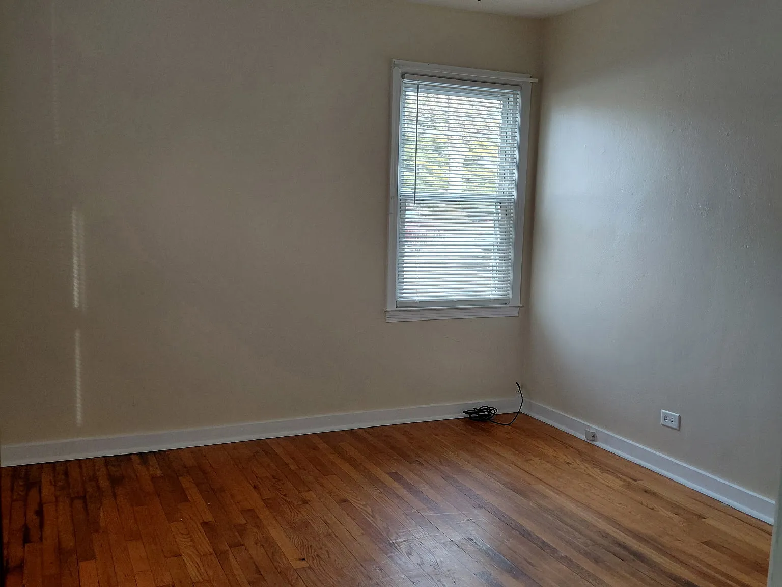 1 bed, 700 sqft, $1,200 — Photo 3