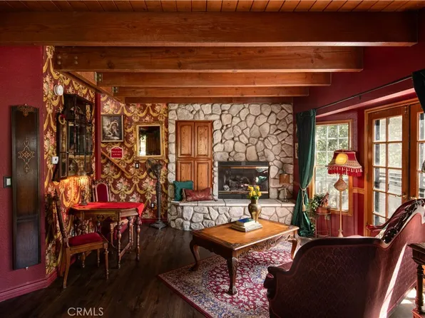 23594 Hillside Dr, Crestline, CA 92325