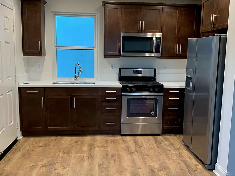 136 S Saticoy Ave — Photo 3