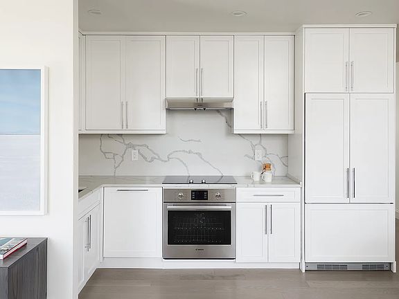 3rd image of 915 W End Ave #904