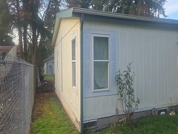 3rd image of 8742 Whitewood Loop SE