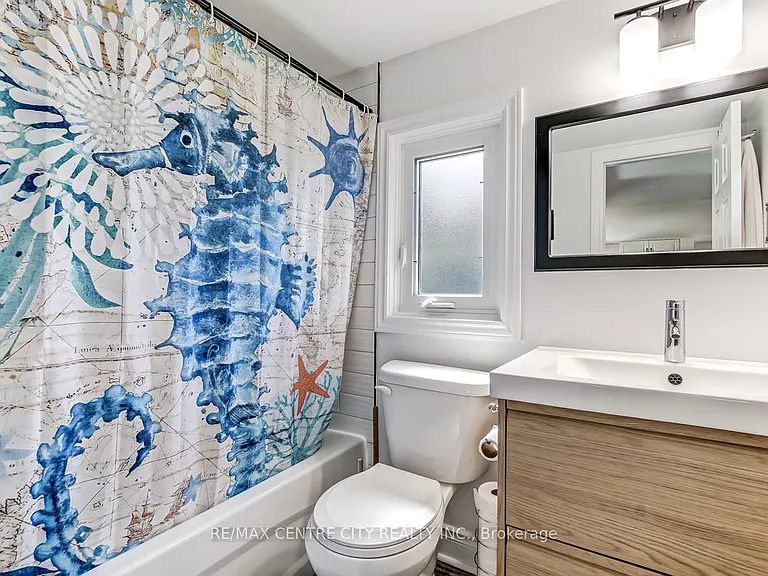 339 Catherine St — Photo 16