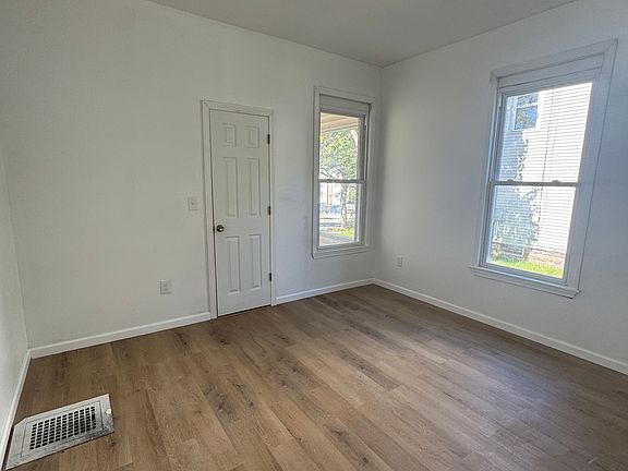 5th image of 85 Windsor Ave #1