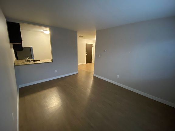4th image of 2019 N Farwell Ave #312