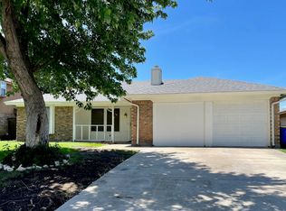 7921 Prairie Dr, Fort Worth, TX 76148