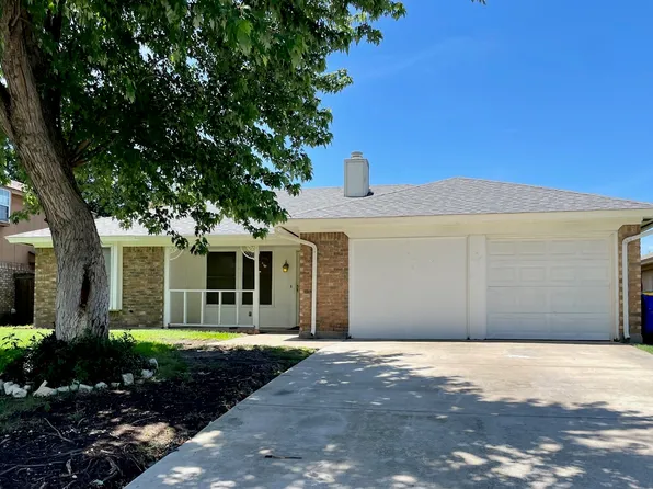 7921 Prairie Dr, Fort Worth, TX 76148
