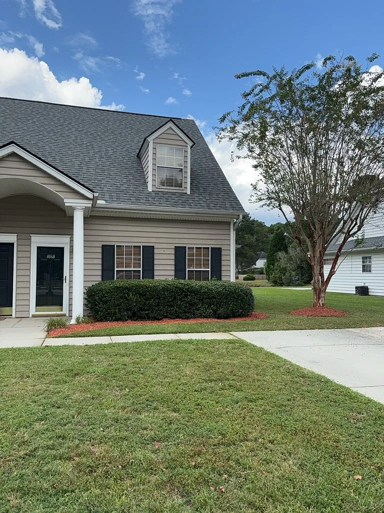 3 bed, 2.0 bath, 1396 sqft, $1,995 — Photo 2