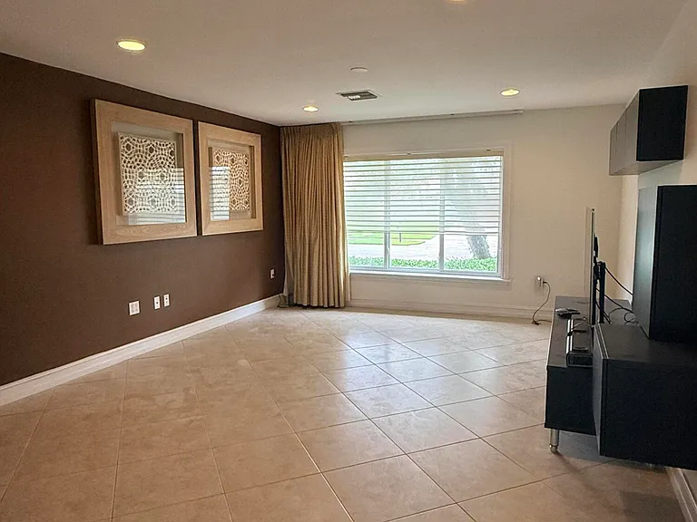 3509 NW 26th Ct — Photo 6