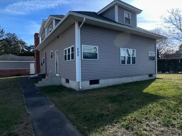 203 Montcalm St, Chicopee, MA 01020