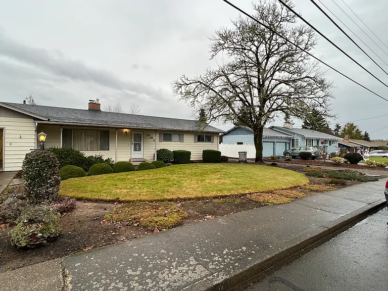 266 NW Douglas St — Photo 34
