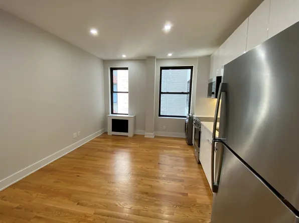 486 Brooklyn Avenue image 2 of 10