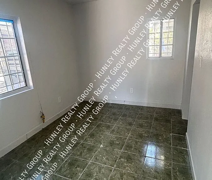 1376 Gaviota Ave — Photo 7