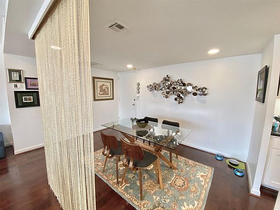 5th image of 2016 Main St APT 2105
