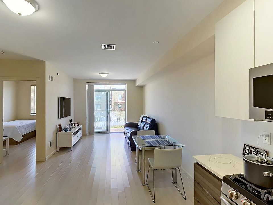 1st image of 2758 Ocean Ave #3