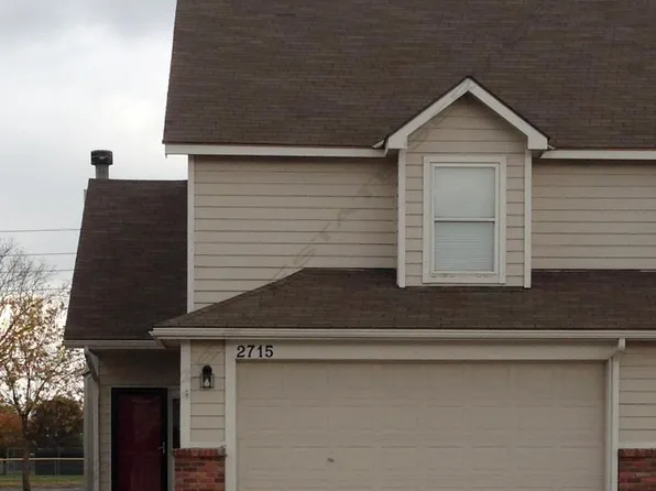 2715 Grand Cir, Lawrence, KS 66047