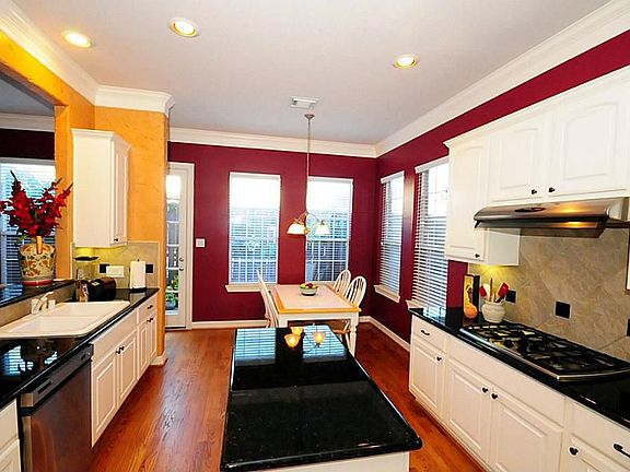 3rd image of 3011 E Park At Fairdale