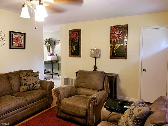 3rd image of 303 Hoffman Dr