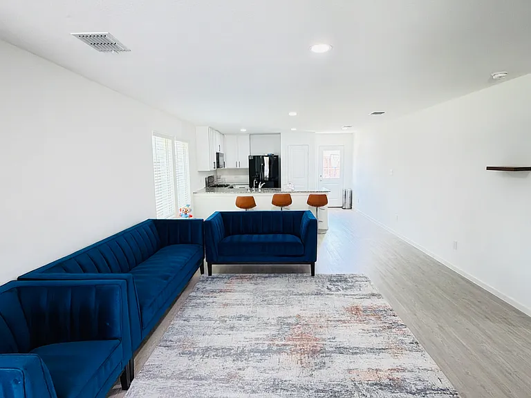 217 Adelina Dr — Photo 6