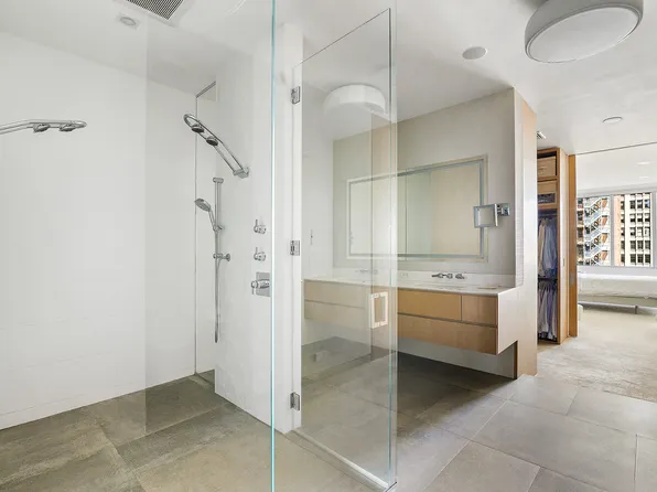 105 East 16th Street image 8 of 16