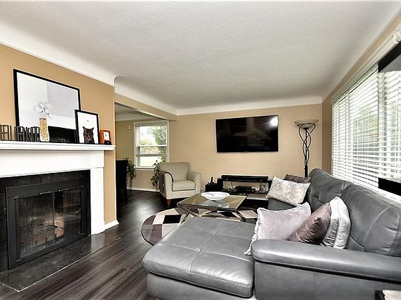 2nd image of 4947 Oakland Dr