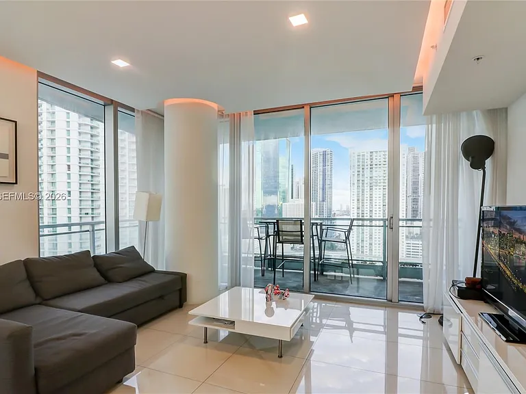 92 SW 3rd St #2410 — Photo 9