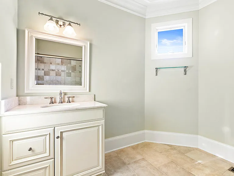 30 Columbus Dr — Photo 22