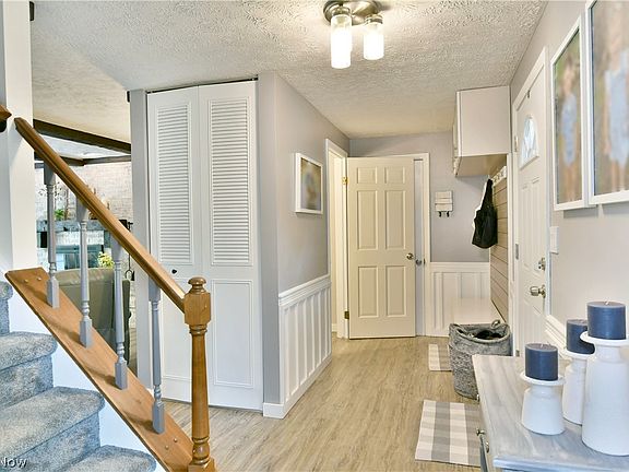3rd image of 8831 Sherwood Dr NE