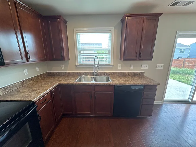 112 Suggs Dr — Photo 8