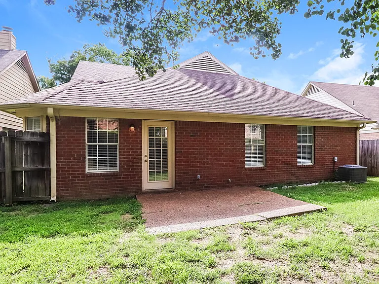 2268 Lake Hill Ct — Photo 15