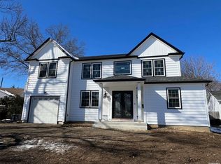 34 Cambria Rd, Syosset, NY 11791